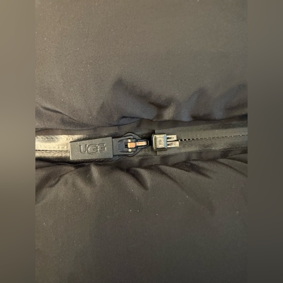 UGG Classic Maxi Ultra Tall - Color: Black - Size 7 - Picture 6 of 10